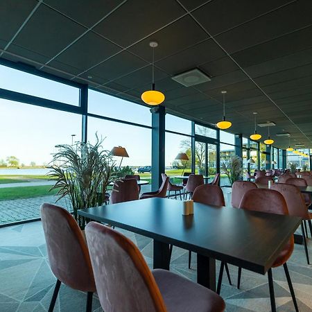 Oe Seaside Suites & Spa Kuressaare Bagian luar foto