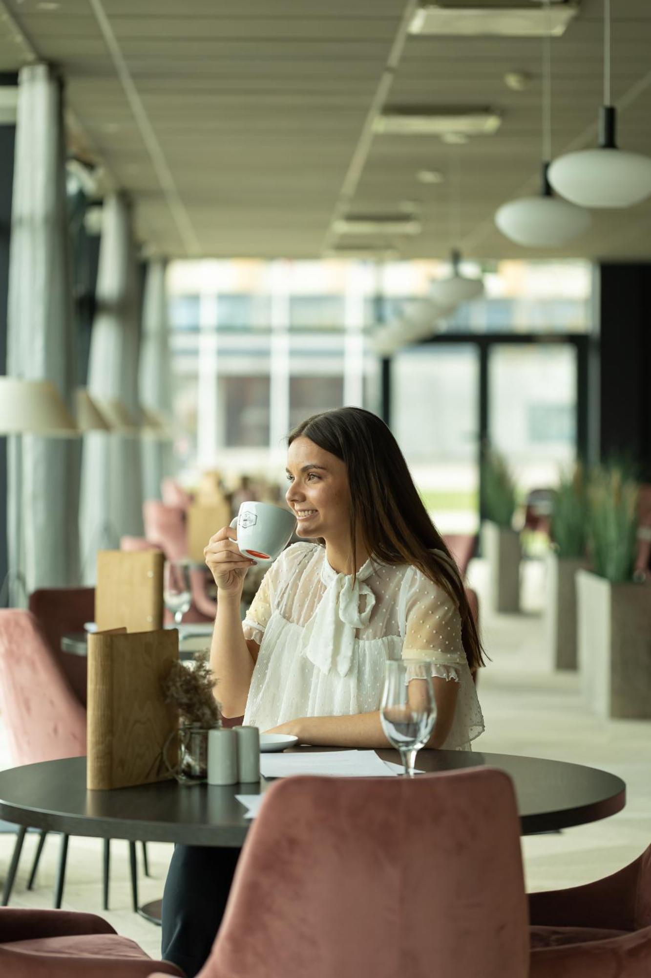 Oe Seaside Suites & Spa Kuressaare Bagian luar foto