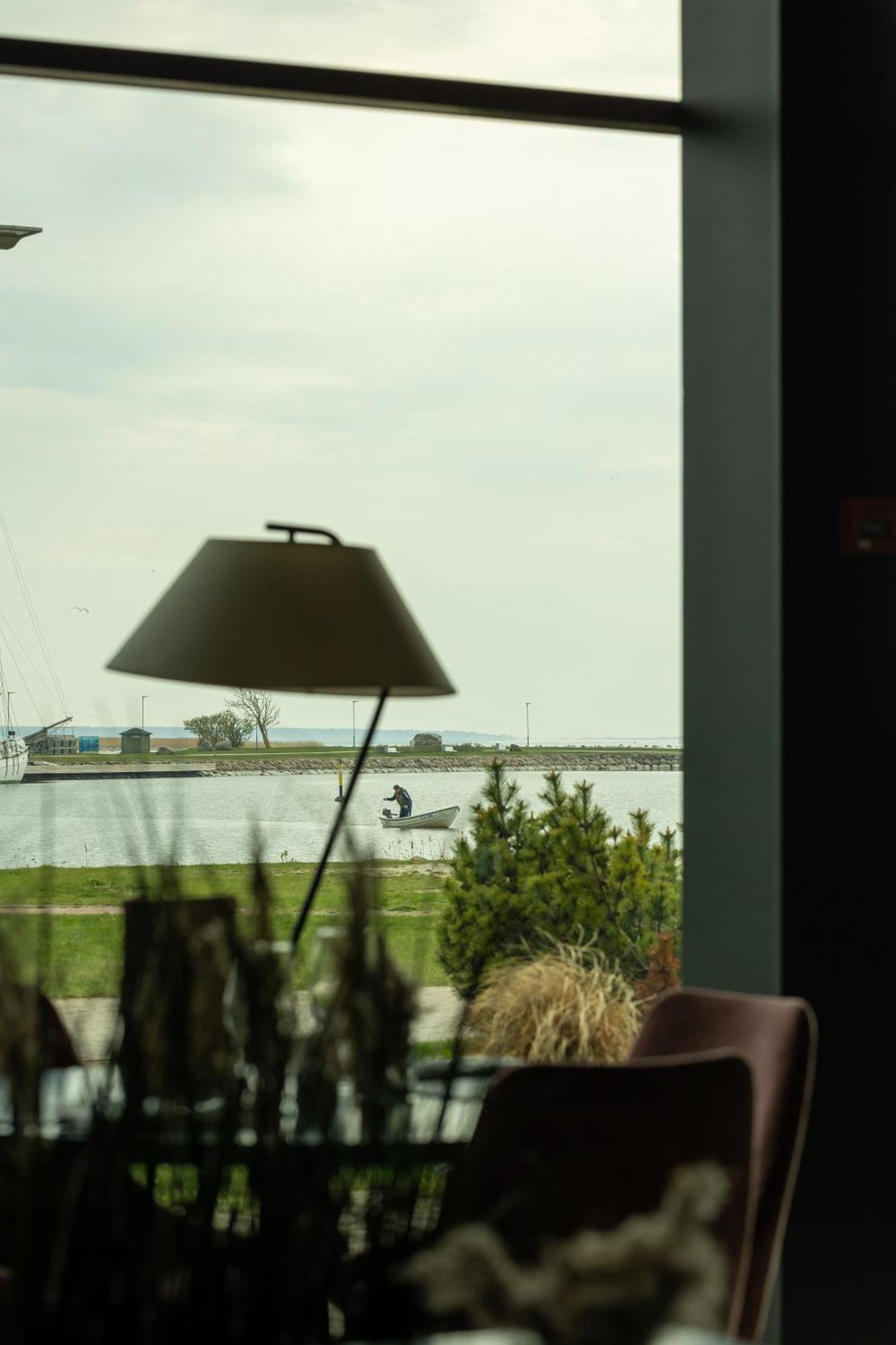 Oe Seaside Suites & Spa Kuressaare Bagian luar foto