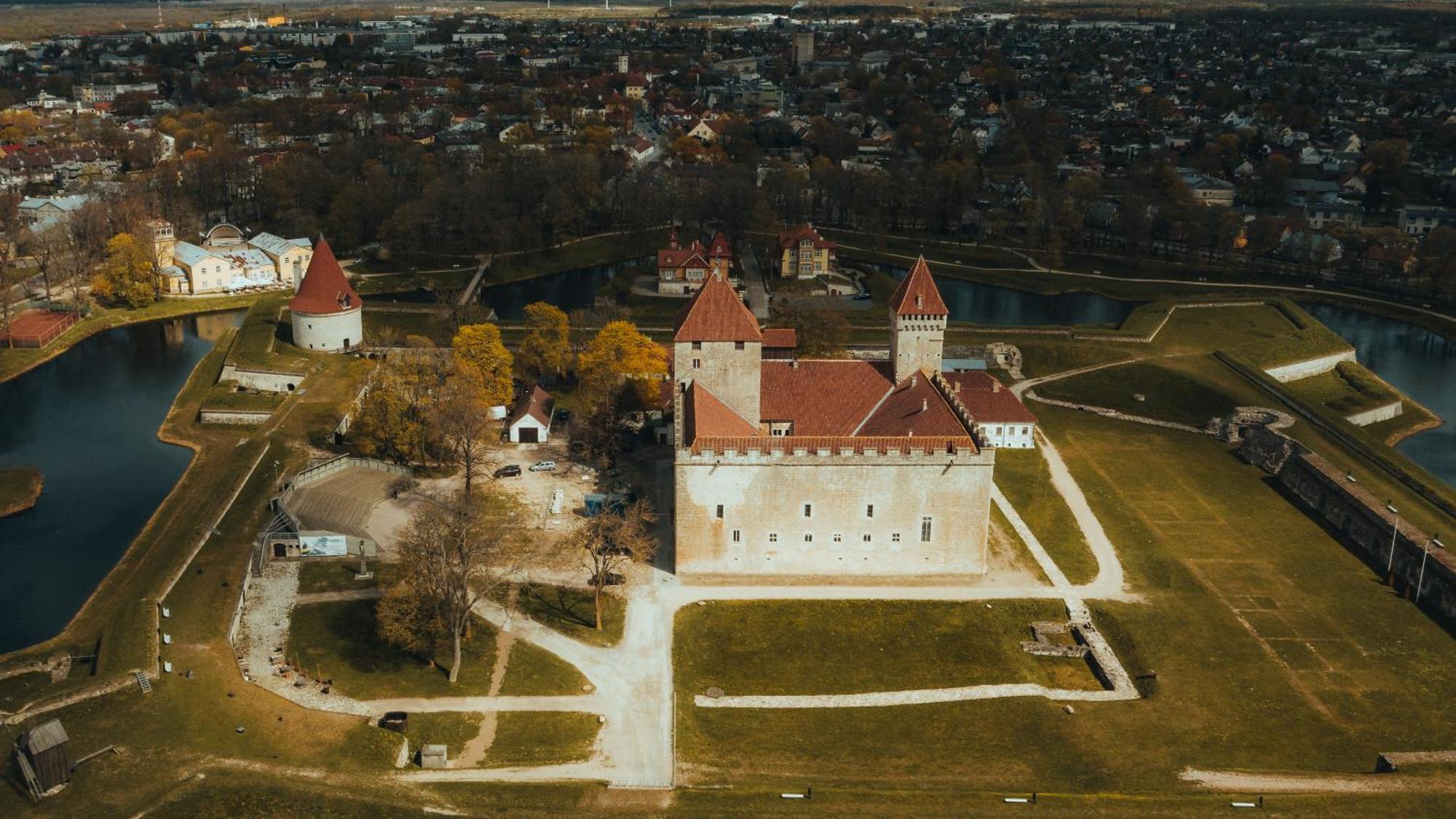 Oe Seaside Suites & Spa Kuressaare Bagian luar foto