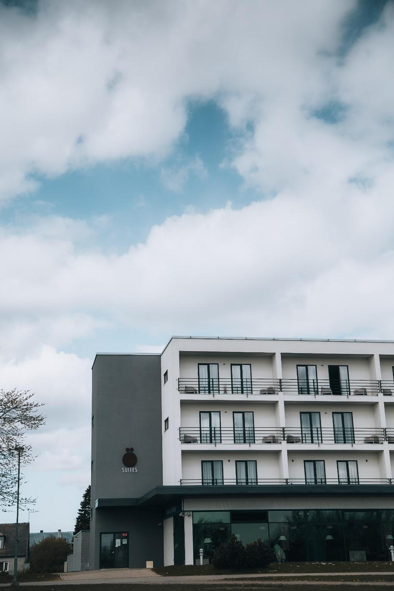 Oe Seaside Suites & Spa Kuressaare Bagian luar foto