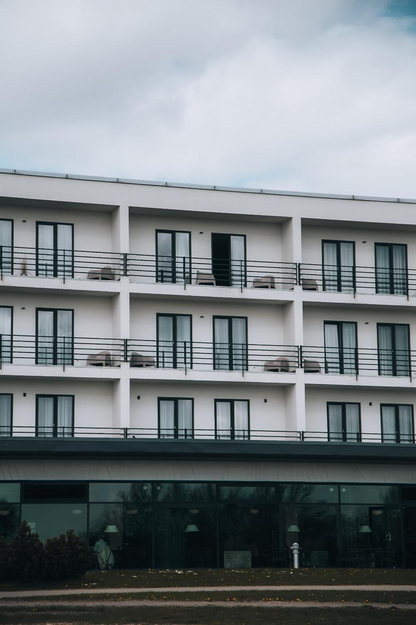 Oe Seaside Suites & Spa Kuressaare Bagian luar foto