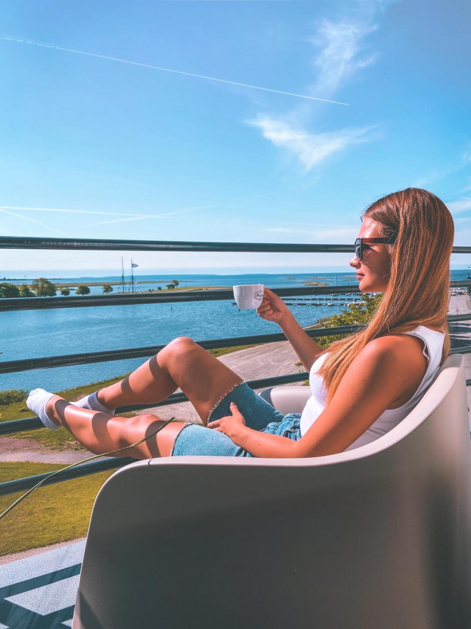 Oe Seaside Suites & Spa Kuressaare Bagian luar foto