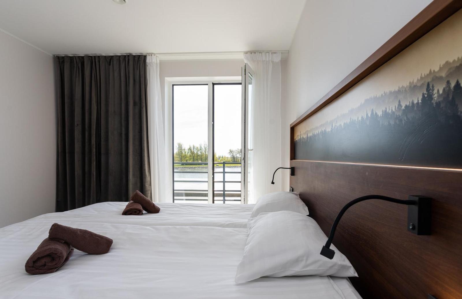 Oe Seaside Suites & Spa Kuressaare Bagian luar foto