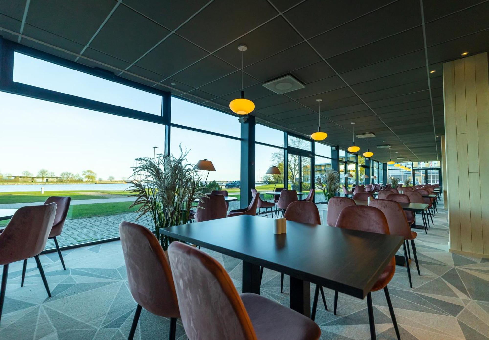 Oe Seaside Suites & Spa Kuressaare Bagian luar foto