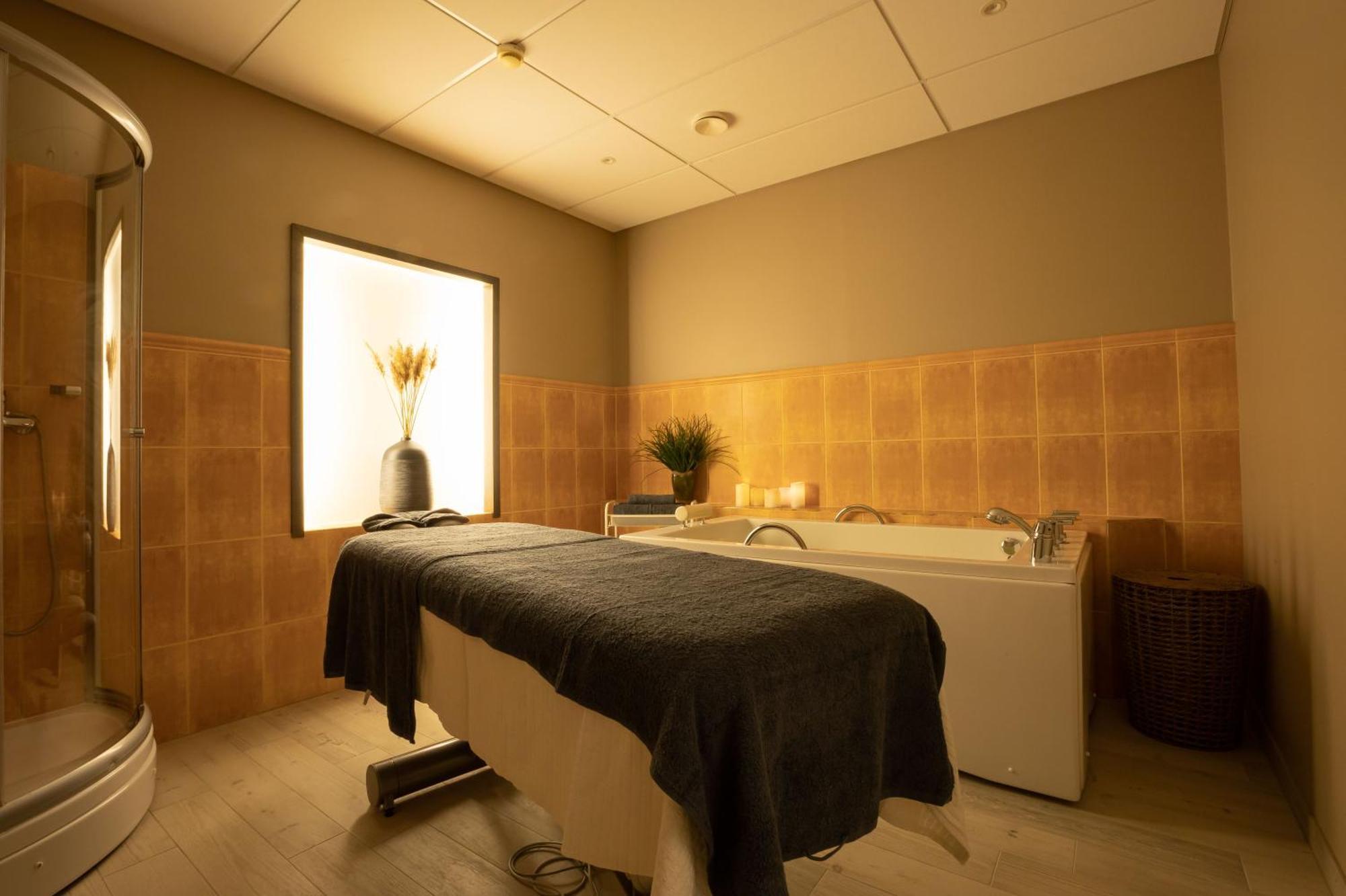 Oe Seaside Suites & Spa Kuressaare Bagian luar foto